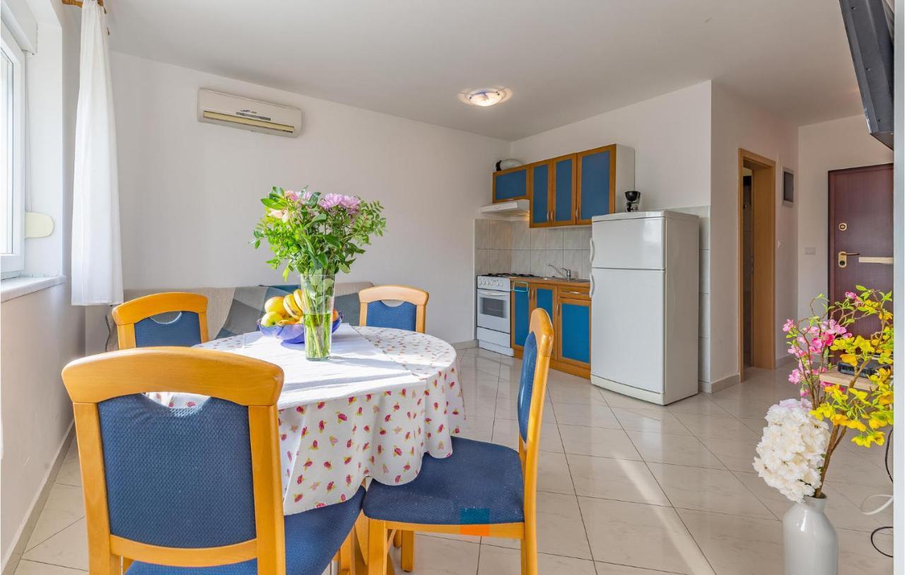 Lovely Apartment In Medulin With Kitchen Esterno foto
