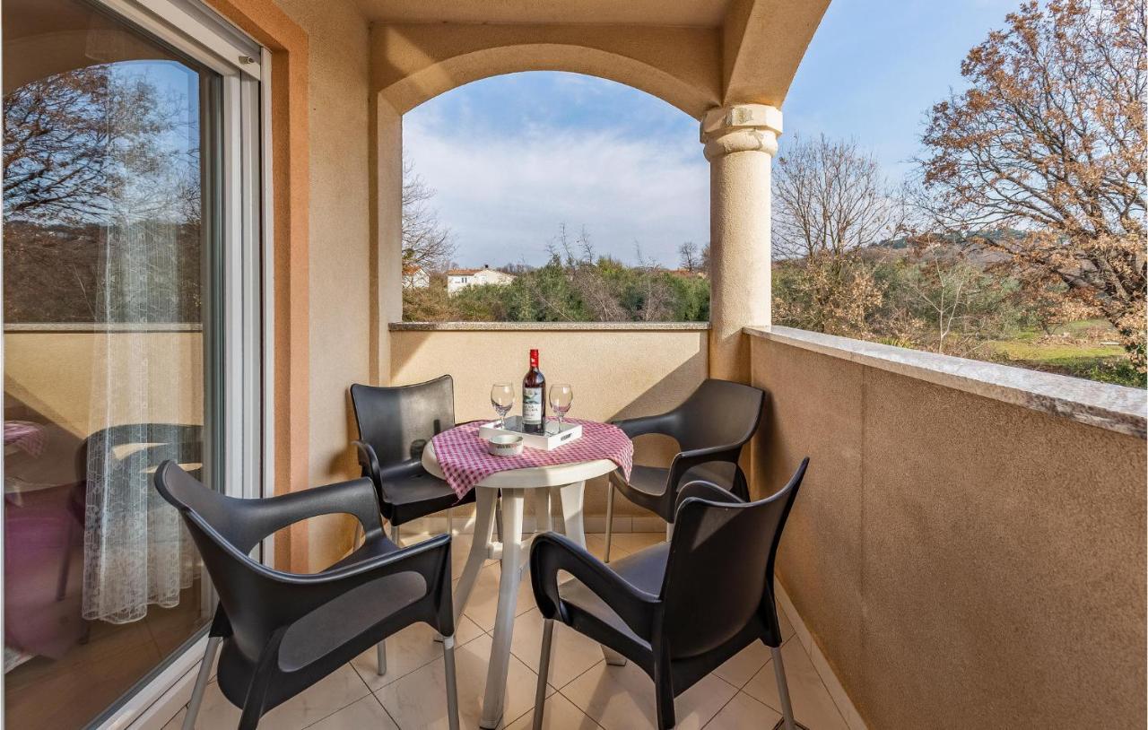 Lovely Apartment In Medulin With Kitchen Esterno foto