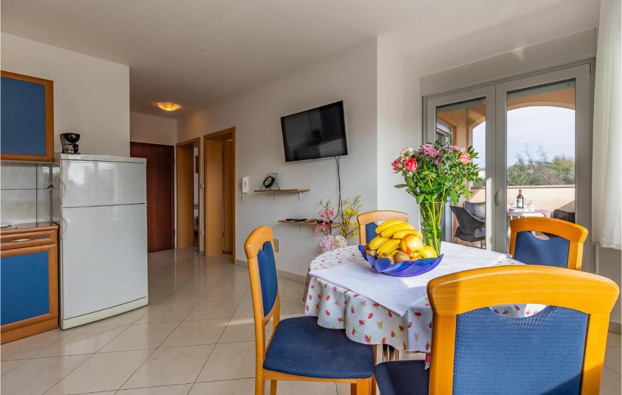 Lovely Apartment In Medulin With Kitchen Esterno foto